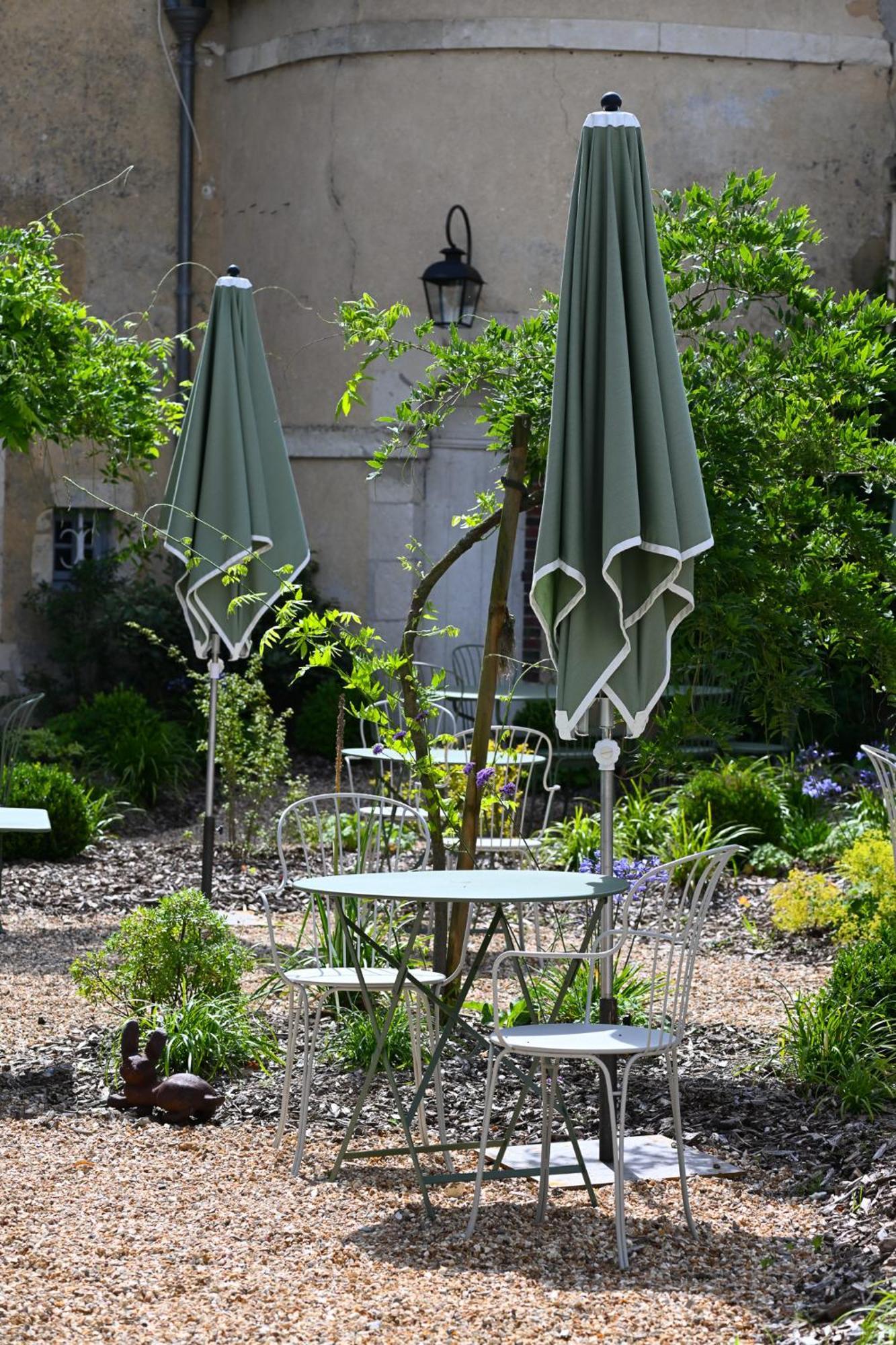 Hotel Les Pres Saint-Hilaire-le-Chatel 外观 照片